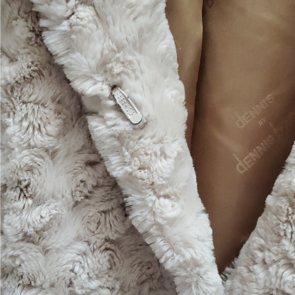 DENNIS BRASSO Faux Fur 1 Button Closure Coat in Alabaster Size Large - Picture 4 of 8